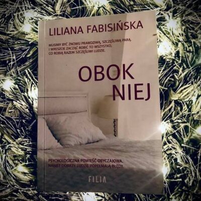 „Obok niej” Liliana Fabisińska