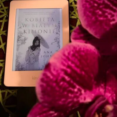„Kobieta w białym kimonie” Ana Johns