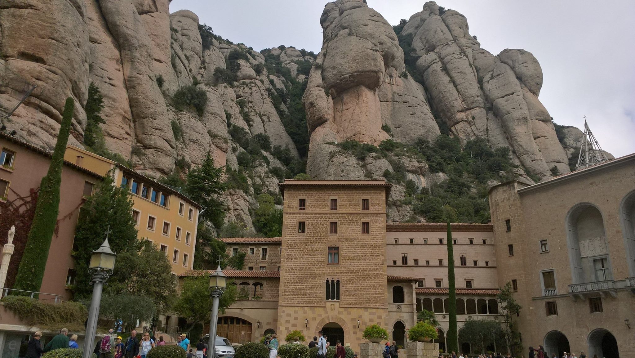 Read more about the article Barcelona- Monserrat, czyli przepiłowana góra i tajemnica Czarnulki